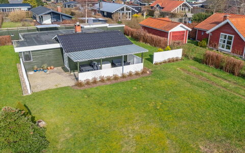 Bjarni - 175M from the Sea: Træ, Hjem, Veranda, Dæk, Hårdttræ, Tag, Bejdse, Trægulve, Eco Hotel