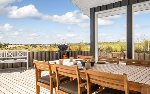 Naema - 400M from the Sea: Svømmepøl, Udendørs Møbler, Møbel, Udvej, Flise, Eco Hotel, Skygge, Stol, Fritid, Estate