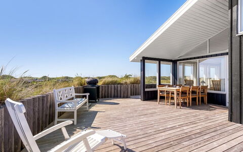Naema - 400M from the Sea: Svømmepøl, Udendørs Møbler, Møbel, Udvej, Flise, Eco Hotel, Skygge, Stol, Fritid, Estate