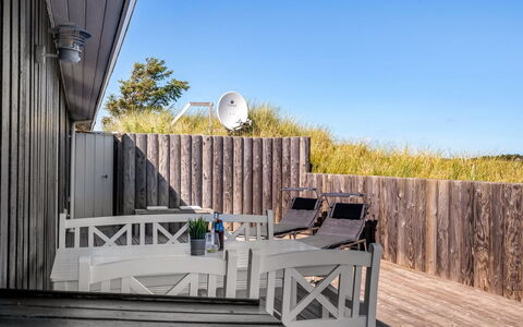 Naema - 400M from the Sea: Svømmepøl, Udendørs Møbler, Møbel, Udvej, Flise, Eco Hotel, Skygge, Stol, Fritid, Estate