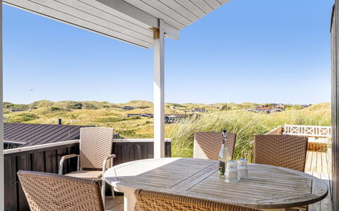 Naema - 400M from the Sea: Svømmepøl, Udendørs Møbler, Møbel, Udvej, Flise, Eco Hotel, Skygge, Stol, Fritid, Estate