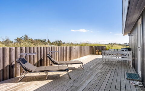 Naema - 400M from the Sea: Svømmepøl, Udendørs Møbler, Møbel, Udvej, Flise, Eco Hotel, Skygge, Stol, Fritid, Estate