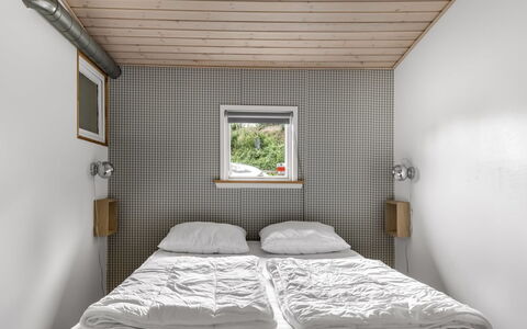 Filomena - 300M from the Sea: Væg, Træ, Soveværelse, Indretning, Seng, Loft, Sengetøj, Etage, Sengetøj, Gulvbelægning