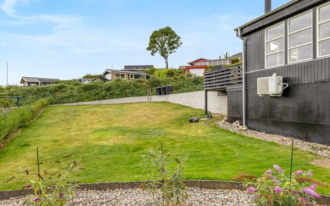 Filomena - 300M from the Sea: Arkitektur, Boligområde, Hjem, Land Lot, Bunddække, Have, Lawn, Gård, Landscaping, Estate
