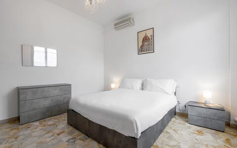 Romina Apartment, Florence, Campo Marte: Etage, Gulvbelægning, Indretning, Lejlighed, Loft, Soveværelse, Seng, Sengetøj, Hotel