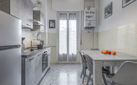 Romina Apartment, Florence, Campo Marte: Gulvbelægning, Indretning, Etage, Møbel, Køkken, Loft, Countertop, Lejlighed, Større Bandage, Værelse