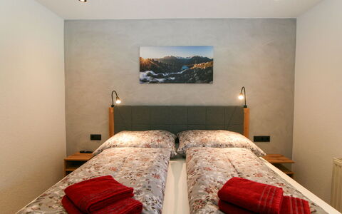 Stöckl: Bygning, Ejendom, Møbel, Komfort, Træ, Bed Frame, Seng, Textile, Indretning, Hus