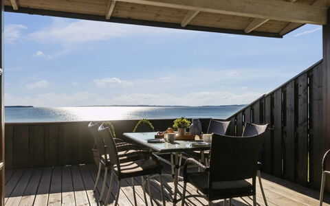 Mariska - 100M from the Sea: Hus, Hjem, Dør, Tag, Sommerhus, Estate, Have, Skygge, Sidespor, Gård