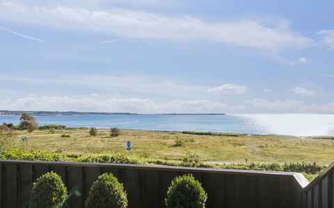 Mariska - 100M from the Sea: Hus, Hjem, Dør, Tag, Sommerhus, Estate, Have, Skygge, Sidespor, Gård
