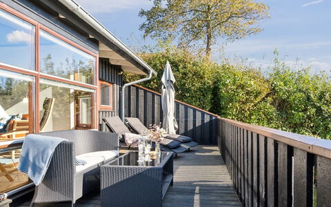 Mariska - 100M from the Sea: Hus, Hjem, Dør, Tag, Sommerhus, Estate, Have, Skygge, Sidespor, Gård