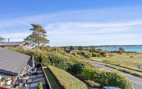 Mariska - 100M from the Sea: Hus, Hjem, Dør, Tag, Sommerhus, Estate, Have, Skygge, Sidespor, Gård