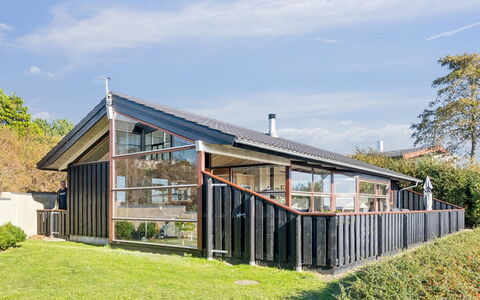 Mariska - 100M from the Sea: Hus, Hjem, Dør, Tag, Sommerhus, Estate, Have, Skygge, Sidespor, Gård