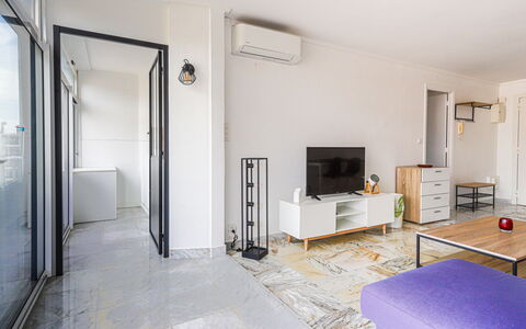 Roquebrune Cap Martin 110: Bygning, Television, Belysning, Billedramme, Couch, Komfort, Gulvbelægning, Hus, Etage, Hal