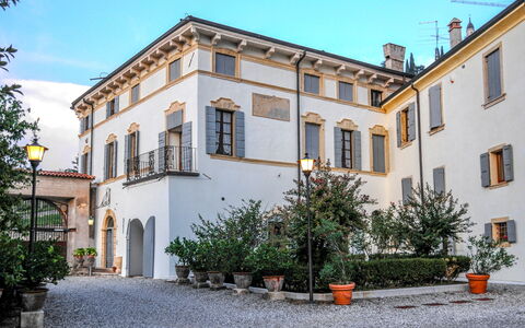Il Vigneto, Verona, Pool, Wifi: Plante, Himmel, Bygning, Ejendom, Vindue, Arkitektur, Træ, Blomsterkrukke, Hus