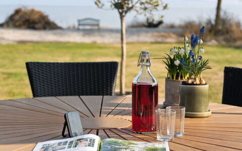 Viveke - 10M from the Sea: Træ, Hjem, Veranda, Dæk, Hårdttræ, Tag, Bejdse, Trægulve, Eco Hotel