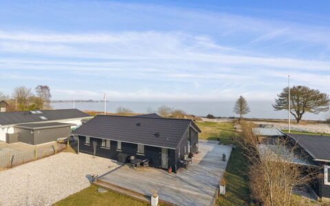 Viveke - 10M from the Sea: Træ, Hjem, Veranda, Dæk, Hårdttræ, Tag, Bejdse, Trægulve, Eco Hotel