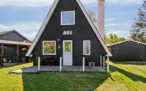 Edgar - 300M from the Sea: Træ, Tag, Hus, Sommerhus, Dør, Hjem, Sidespor, Land Lot, Garden Bygninger, Skur