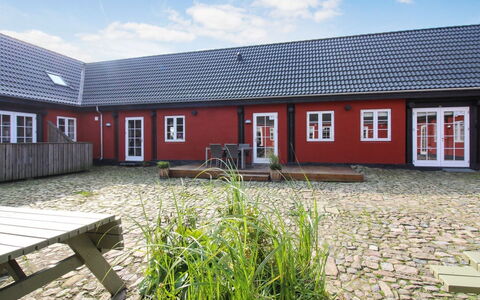 Answald - 6Km from the Sea: Tag, Hus, Hjem, Dør, Sommerhus, Gård, Sidespor, Estate, Skydevindue, Indkørsel
