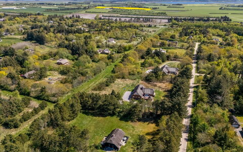 Matilda - 1.6Km from the Sea: Blå, Svømmepøl, Møbel, Udendørs Møbler, Udvej, Stol, Skygge, Eco Hotel, Blomsterkrukke