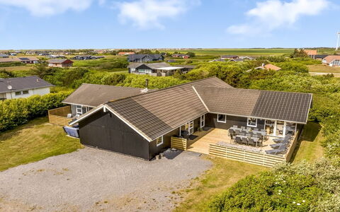 Eftim - 500M from the Sea: Bjergrige Landskabsformer, Bjerg, Bakke, Bjergkæde, Hill Station, Menneskelig Bosættelse, Urban Design, Alps, Dal, Topmøde