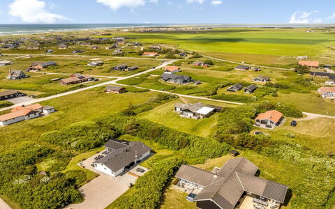 Eftim - 500M from the Sea: Bjergrige Landskabsformer, Bjerg, Bakke, Bjergkæde, Hill Station, Menneskelig Bosættelse, Urban Design, Alps, Dal, Topmøde
