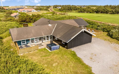 Eftim - 500M from the Sea: Bjergrige Landskabsformer, Bjerg, Bakke, Bjergkæde, Hill Station, Menneskelig Bosættelse, Urban Design, Alps, Dal, Topmøde