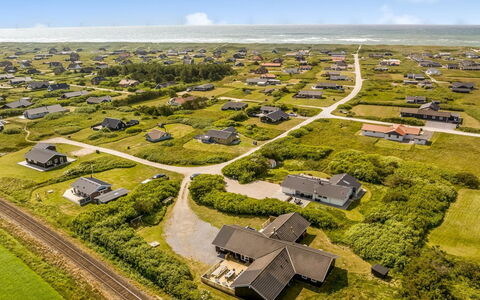 Eftim - 500M from the Sea: Bjergrige Landskabsformer, Bjerg, Bakke, Bjergkæde, Hill Station, Menneskelig Bosættelse, Urban Design, Alps, Dal, Topmøde
