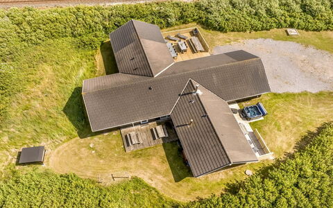 Eftim - 500M from the Sea: Bjergrige Landskabsformer, Bjerg, Bakke, Bjergkæde, Hill Station, Menneskelig Bosættelse, Urban Design, Alps, Dal, Topmøde