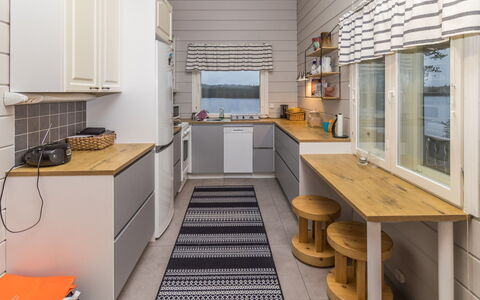 Onnimanni: Træ, Gulvbelægning, Køkken, Indretning, Større Bandage, Køkken Apparat, Loft, Etage, Countertop, Værelse