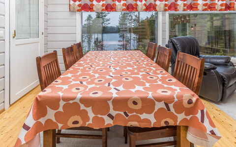 Onnimanni: Indretning, Textile, Gulvbelægning, Møbel, Etage, Orange, Værelse, Loft, Køkken & Spisebord, Spisestue