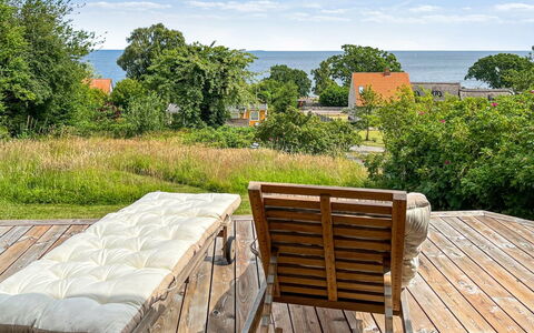 Ågot - 350M from the Sea: Himmel, Møbel, Træ, Udendørs Møbler, Stol, Dæk, Hårdttræ, Udendørs Bord, Skygge, Bejdse