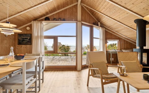 Ågot - 350M from the Sea: Træ, Loft, Indretning, Gulvbelægning, Møbel, Etage, Hjem, Trægulve, Værelse, Hårdttræ