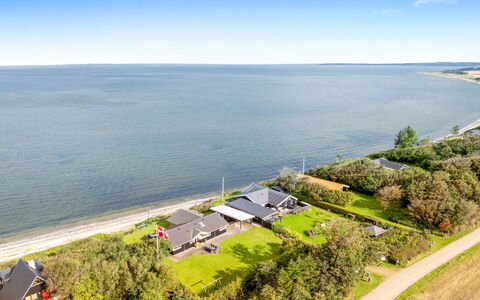 Næwe - 10M to the Fjord: Bjergkæde, Dal, Bjerglandsby, Ferieby