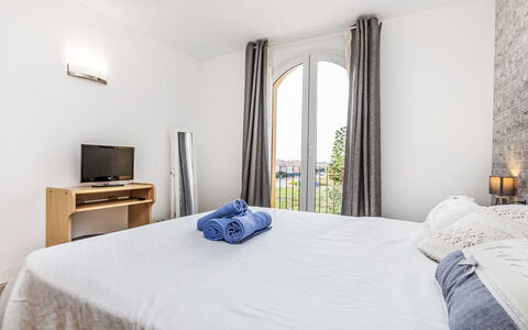Rodoreda: Møbel, Bygning, Komfort, Azure, Textile, Træ, Indretning, Bed Frame, Etage, Væg