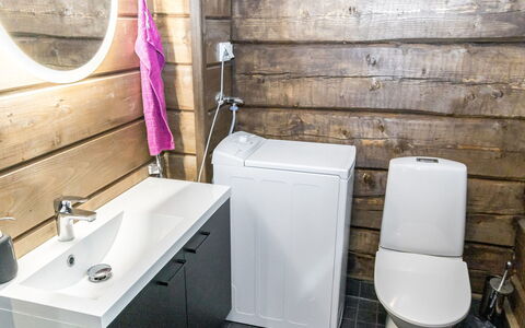 Sorolanniemi: Gulvbelægning, Sanitærarmatur, Etage, Toilet, Toiletbræt, Badeværelse, Håndvask, Vvs, Indretning, Tap