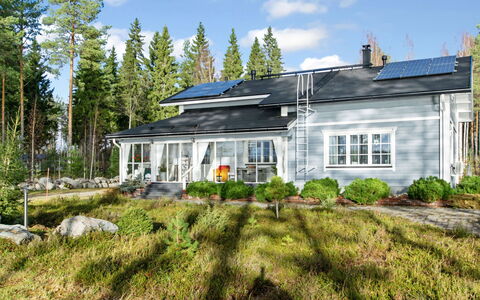 Rehviranta: Svømmepøl, Bjergkæde, Eco Hotel, Udvej, Estate, Dal, Villa, Landscaping, Ferieby, Backyard