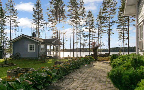 Rehviranta: Svømmepøl, Bjergkæde, Eco Hotel, Udvej, Estate, Dal, Villa, Landscaping, Ferieby, Backyard