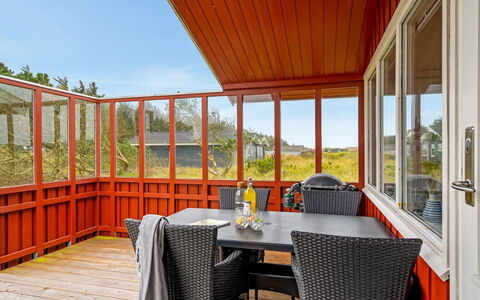 Sannie - 500M from the Sea: Møbel, Indretning, Gulvbelægning, Etage, Loft, Værelse, Stol, Bord, Lejlighed, Køkken & Spisebord