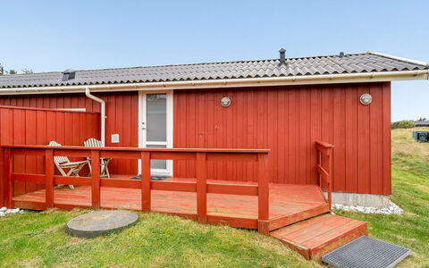 Sannie - 500M from the Sea: Møbel, Indretning, Gulvbelægning, Etage, Loft, Værelse, Stol, Bord, Lejlighed, Køkken & Spisebord