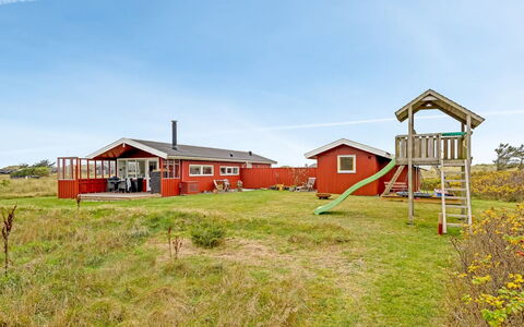 Sannie - 500M from the Sea: Møbel, Indretning, Gulvbelægning, Etage, Loft, Værelse, Stol, Bord, Lejlighed, Køkken & Spisebord