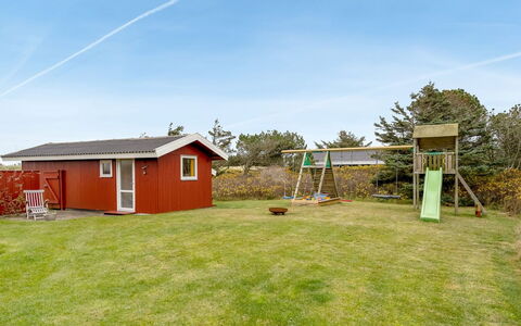 Sannie - 500M from the Sea: Møbel, Indretning, Gulvbelægning, Etage, Loft, Værelse, Stol, Bord, Lejlighed, Køkken & Spisebord