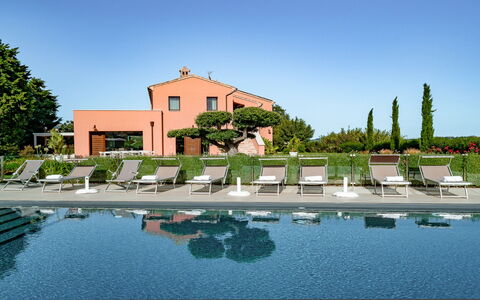 Relais Tenuta Santori: Vand, Himmel, Plante, Azure, Træ, Bygning, Krop Af Vand, Naturlige Landskab, Urban Design, Fritid