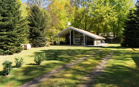 Teodosij - 500M from the Sea: Boligområde, Busk, Hus, Hjem, Have, Estate, Skygge, Landscaping, Lawn