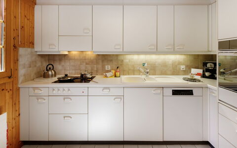 Heidi: Køkken, Køkken Apparat, Countertop, Cabinetry, Større Bandage, Køkkenvask, Indretning, Håndvask, Træ, Sanitærarmatur