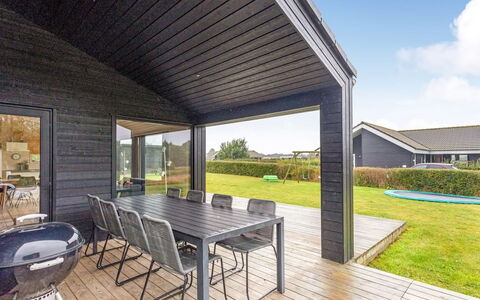 Ehmi - 750M from the Sea: Tag, Sommerhus, Sidespor, Dør, Veranda, Planke, Skygge, Hårdttræ, Dæk, Design