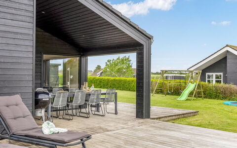 Ehmi - 750M from the Sea: Tag, Veranda, Sidespor, Sommerhus, Dæk, Skygge, Garden Bygninger, Estate, Gårdhave, Planke