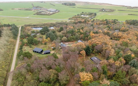 Marthine - 650M to the Fjord: Gulvbelægning, Sanitærarmatur, Etage, Indretning, Badeværelse, Toilet, Vvs, Håndvask, Badeværelsesskab, Tap