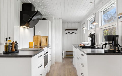 Jannike - 150M from the Sea: Træ, Hjem, Veranda, Dæk, Hårdttræ, Tag, Bejdse, Trægulve, Eco Hotel