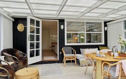 Jannike - 150M from the Sea: Træ, Hjem, Veranda, Dæk, Hårdttræ, Tag, Bejdse, Trægulve, Eco Hotel