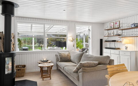 Jannike - 150M from the Sea: Træ, Hjem, Veranda, Dæk, Hårdttræ, Tag, Bejdse, Trægulve, Eco Hotel